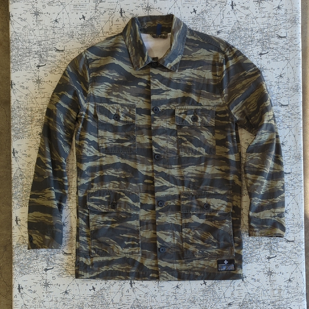 H&M Men's Green Camouflage Button Up Field Jacket Size Small